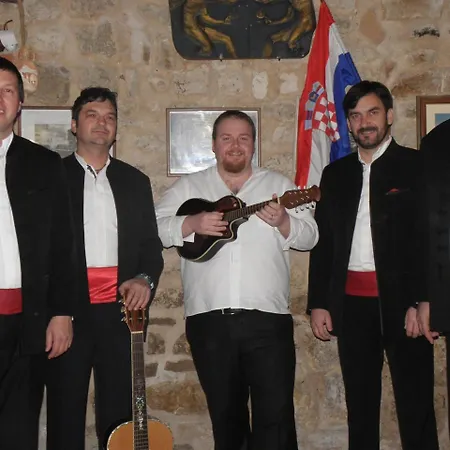 Готель Heritage Tragos